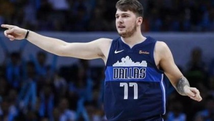  东契奇末节爆发独行侠险胜太阳